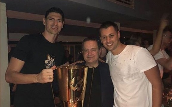 Odbojkaši, Ivica Dačić sa Markom Podraščaninom i Stefanom Markuljevićem, članom stručnog štaba Orlova