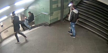 Skopał kobietę w metrze. Wiadomo kim jest