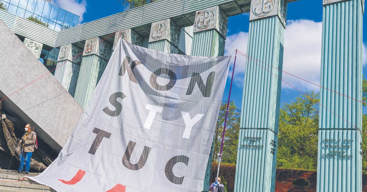 Kon-sty-tu-cja! Dobra ustawa zasadnicza potrzebna tak samo jak czołgi i rakiety