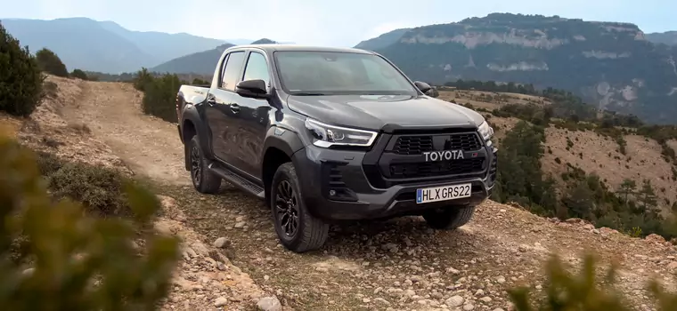 Toyoty Land Cruiser i Hilux będą mogły jeździć na syntetycznym paliwie z odpadów spożywczych