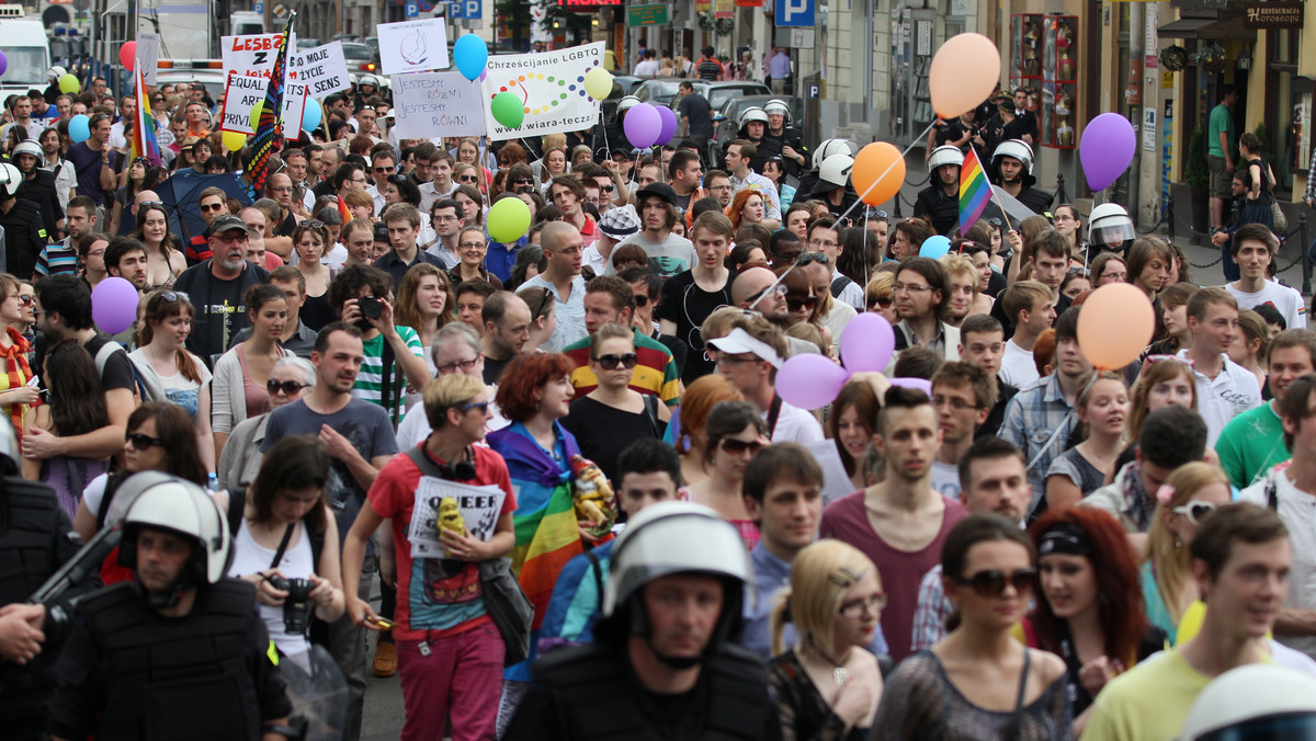 Prawdopodobnie jeszcze dziś prokuratura postawi zarzuty 14 osobom po wczorajszym Marszu Równości - informuje rmf24.pl.