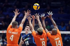 Włoscy siatkarze po wygranej z Holandią w półfinału Ligi Narodów