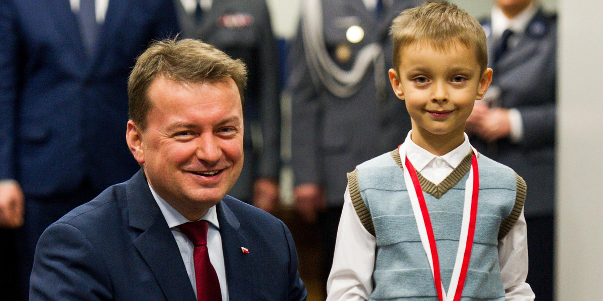 Dzielny Bartek dostał medal od ministra 