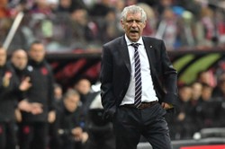 Minister sportu: Oczekiwania wobec Santosa nie są zbyt duże. Awans jest obowiązkiem