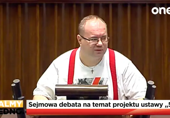 Poseł Wójcikowski z Kukiz'15 i jego specyficzny strój. Wygrał debatę tą stylizacją?