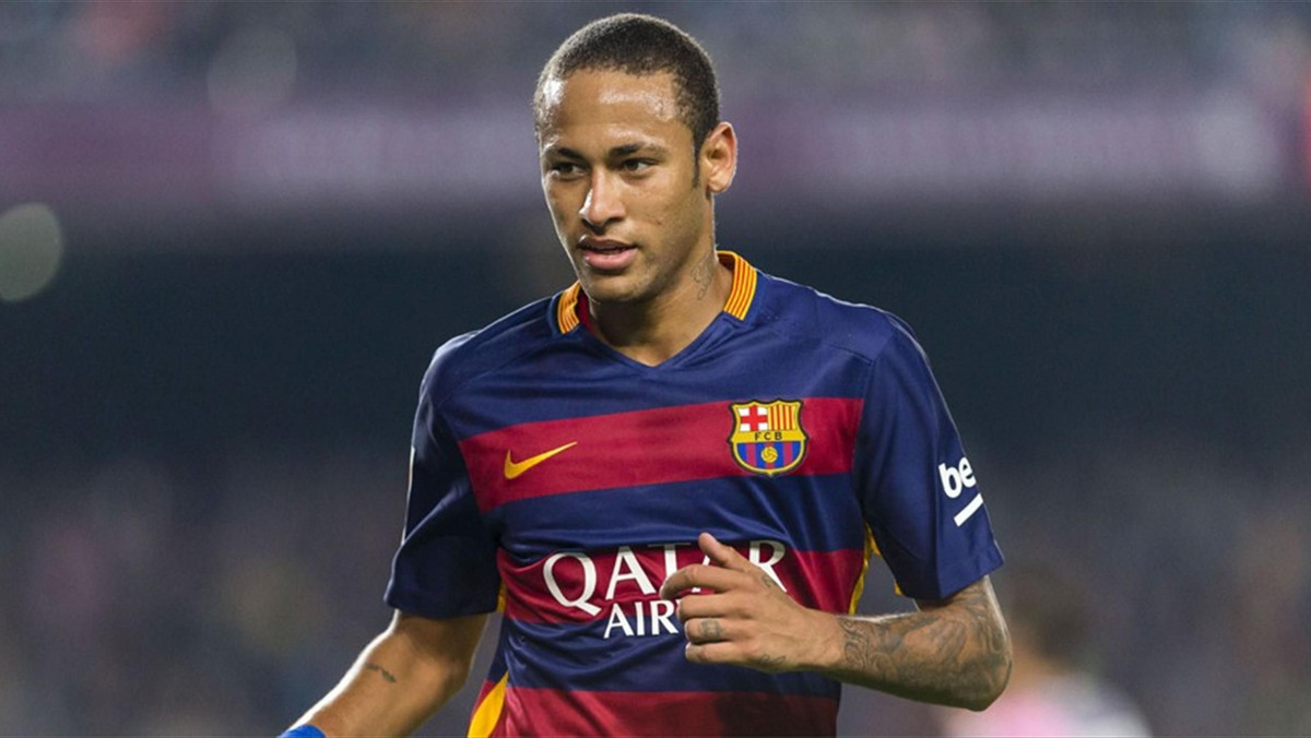 Brazylijczyk Neymar strzelił cztery gole dla FC Barcelona w wygranym 5:2 w sobotę spotkaniu z Rayo Vallecano. Trener mistrzów Hiszpanii Luis Enrique nie mógł się nachwalić swojego piłkarza i określił go mianem "elektryzującego".