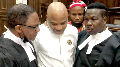 Proscribed leader of IPOVB Nnamdi Kanu flanked by his lawyers Mike Ozekhome and Ifeanyi Ejiofor. (Channels TV)