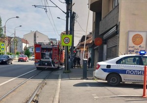 Gori kuća blizu Kluza