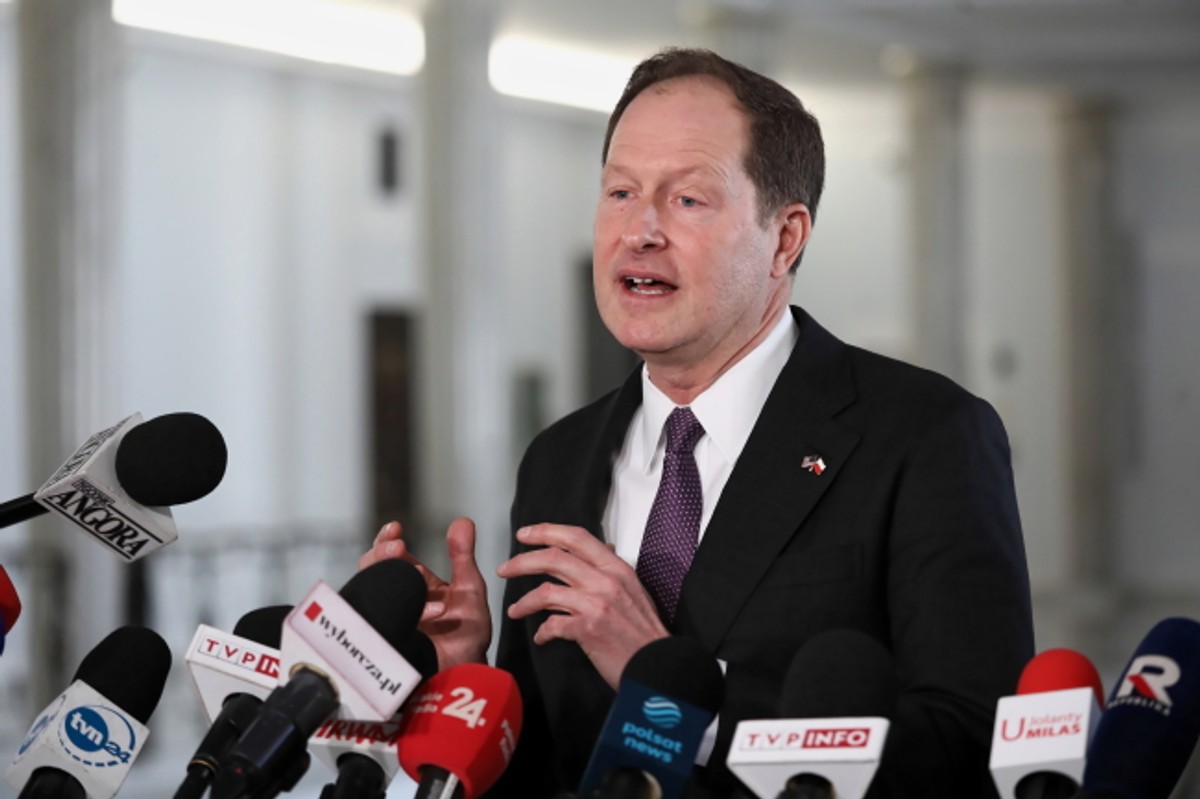 Warszawa, 02.03.2022. Ambasador Stanów Zjednoczonych Ameryki w RP Mark Brzezinski podczas konferencji prasowej po spotkaniu z Marszałek Sejmu Elżbietą Witek, 2 bm. w Sejmie w Warszawie. (jm) PAP/Tomasz Gzell
