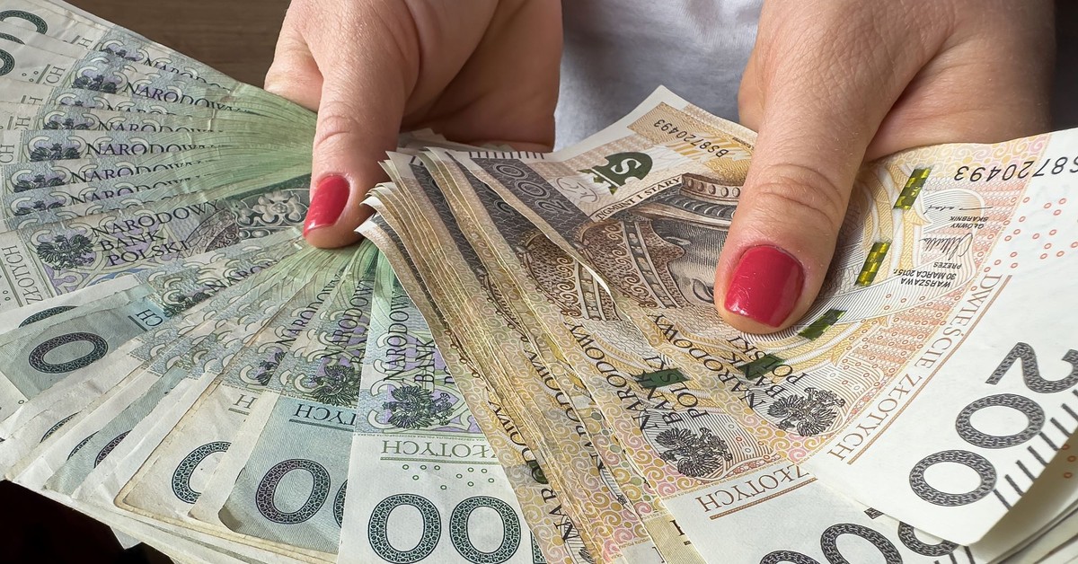 Miasto wypłaca rodzicom 3000 zł. Nie ma kryterium dochodowego, najważniejszy jeden dokument