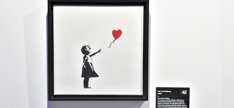 "Banksy inspiruje całe pokolenia". Jego prace można oglądać w Warszawie