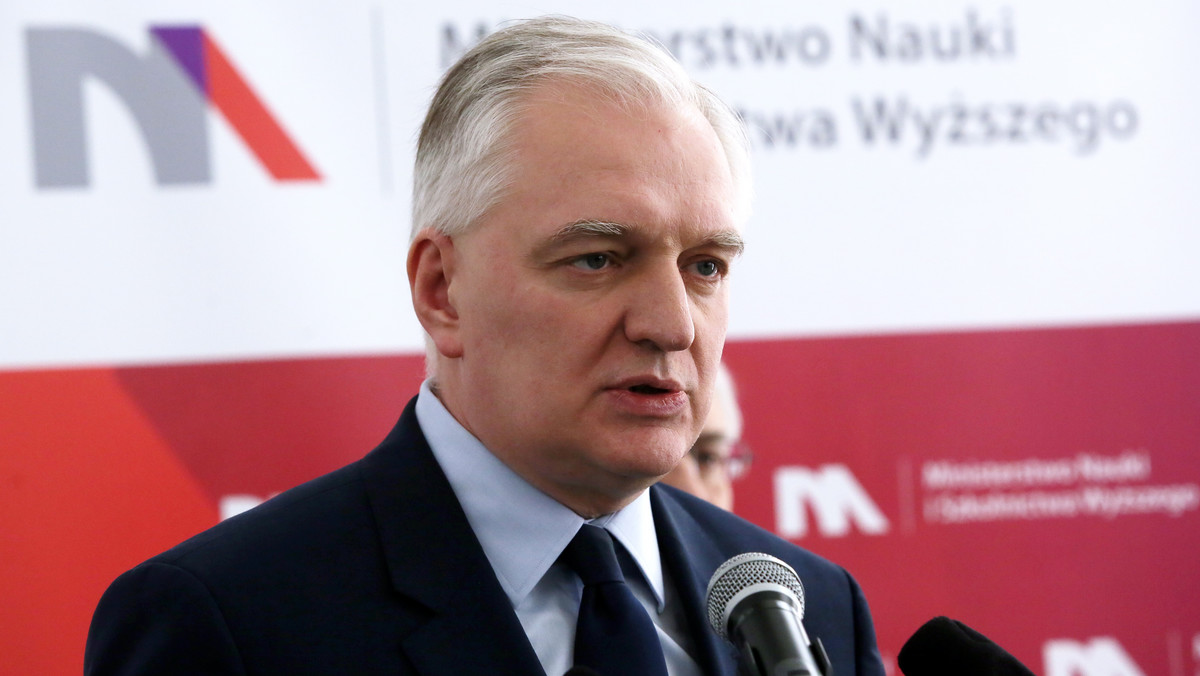 – Takie wydarzenia mogą rzutować na wizerunek Polski i polskich uczelni – tak minister nauki Jarosław Gowin ocenił dzisiaj koncert będący elementem obchodów 82-lecia ONR, który odbył się w klubie Politechniki Białostockiej.