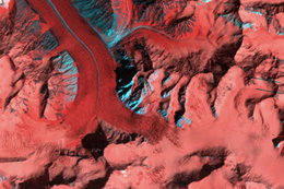 NASA sfotografowała z kosmosu olbrzymią lawinę. Te zdjęcia to jak wygrana na loterii