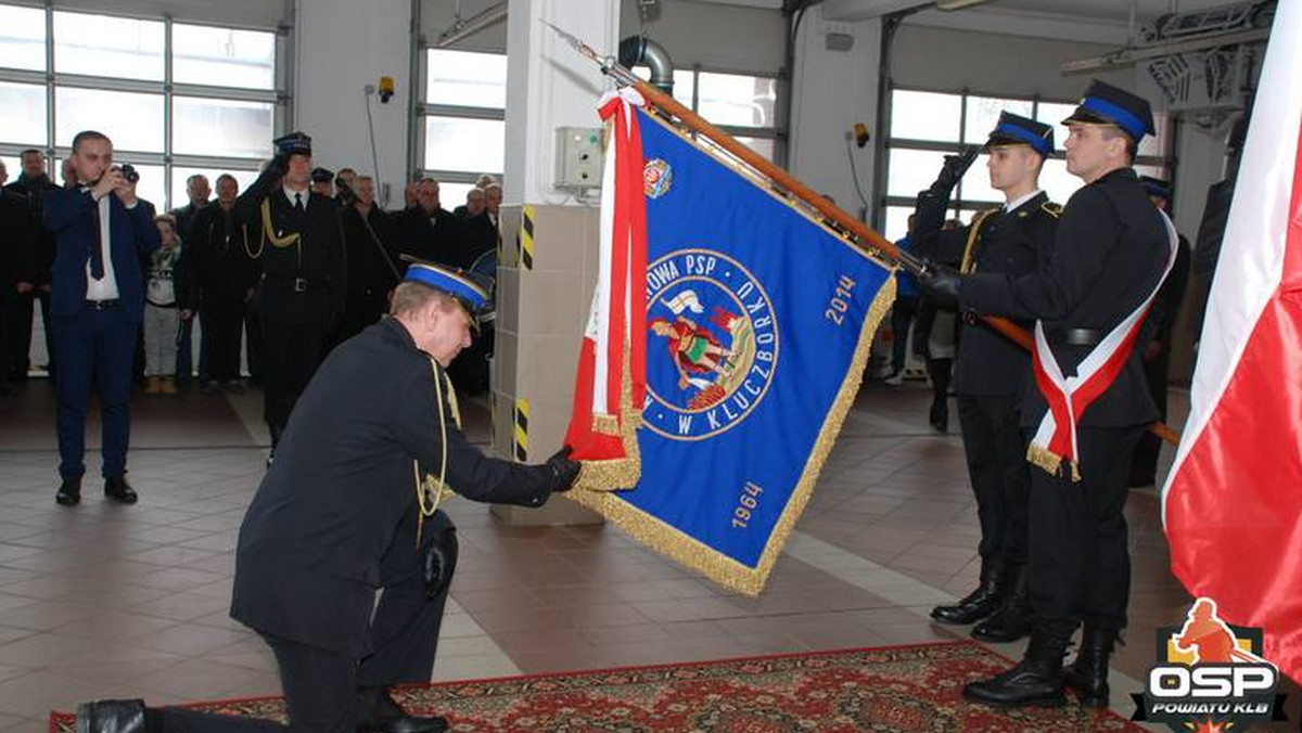 Drugi rok z rzędu w komendzie powiatowej straży pożarnej w Kluczborku zmienia się szef. Nowym p.o. komendanta został kapitan Mariusz Stępień, który wcześniej przez kilka miesięcy był wicekomendantem.