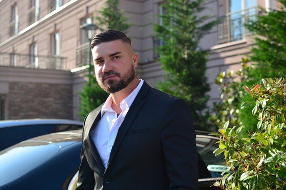 "NISAM USPEO DA DOBIJEM RADNU DOZVOLU" MC Stojan OTKAZAO nastup za Novu godinu, otkrio šta se dešava sa nastupima naših pevača u inostranstvu