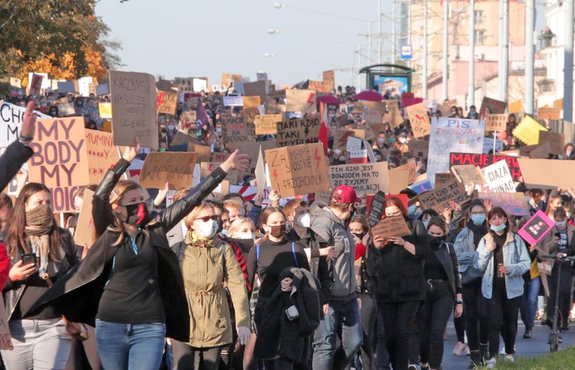 W Łodzi trwa największa manifestacja w Polsce