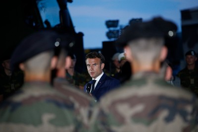 'Le Figaro': Macron chce odzyskać zaufanie Polski i krajów bałtyckich