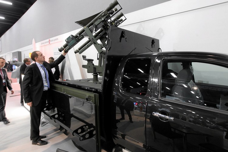 Wyrzutnia rakiet Grom do zabudowy na pickup-ach. 02.09.2013 Kielce. Międzynarodowy Salon Przemysłu Obronnego (MSPO) w Centrum Targowym Kielce. Fot. Jarosław Kubalski / Agencja Gazeta