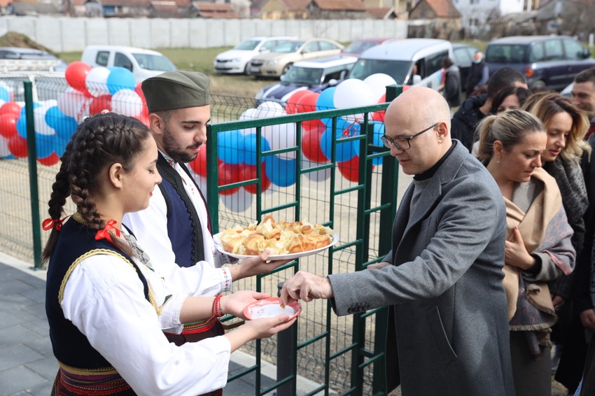 20220318125412 A V 5589