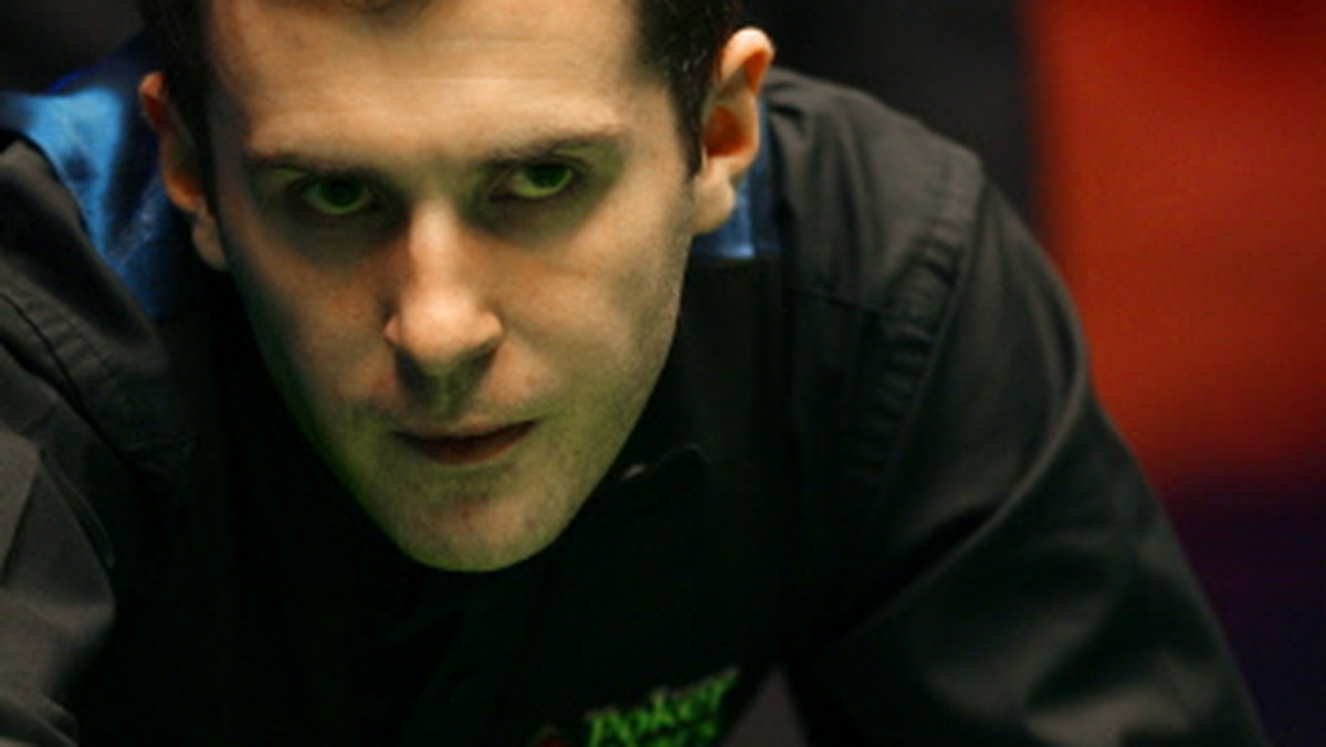 Mark Selby zwyciężył w meczu pierwszej rundy tegorocznego turnieju Wuxi Classic. Anglik, broniący w azjatyckich zawodach tytułu wywalczonego przed rokiem pokonał w siedmiu partiach Barry'ego Hawkinsa, popisując się przy okazji dwoma trzycyfrowymi brejkami.