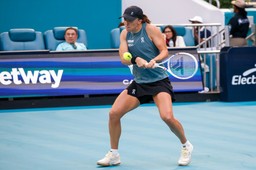 sensacja. iga świątek przegrała z magdą linette w drugiej rundzie turnieju w miami