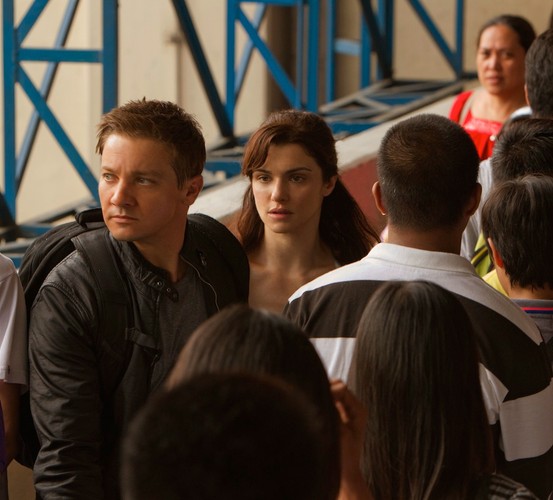 Jeremy Renner i Rachel Weisz w filmie 'Dziedzictwo Bourne'a'