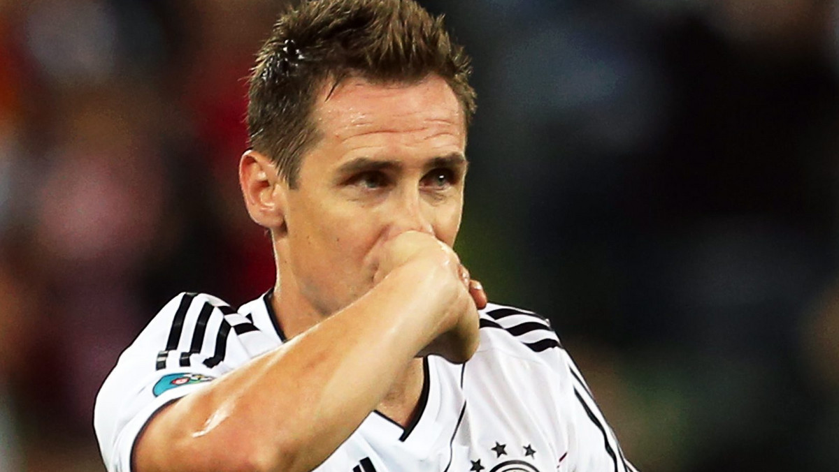 - To było trudne spotkanie. Wiedzieliśmy, że Grecy będą grali defensywnie. Udało nam się zrealizować nasz plan. Graliśmy szybko i w efekcie zwyciężyliśmy - powiedział po wygranym 4:2 ćwierćfinale Euro 2012 z Grekami napastnik reprezentacji Niemiec, Miroslav Klose.