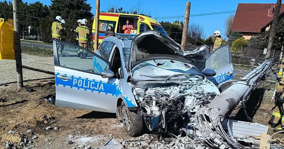 Koszmarny wypadek policjantów na drodze wojewódzkiej