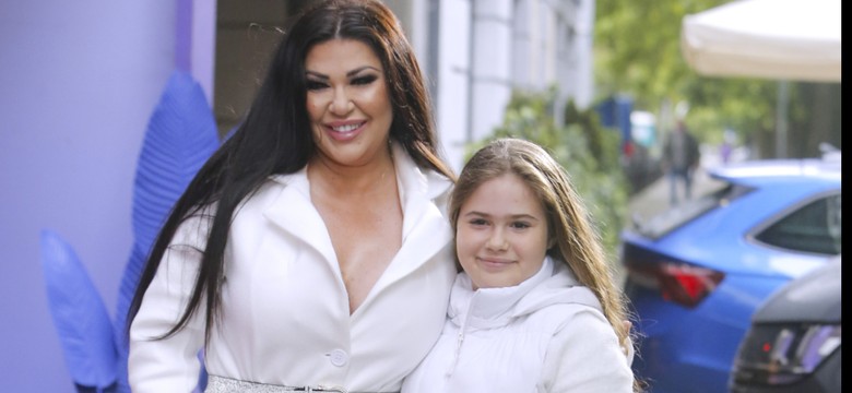 Iwona Węgrowska chwali się komunijnymi kreacjami córki. Jest "na bogato" [FOTO]