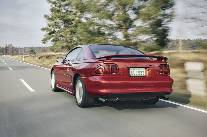 Ford Mustang GT 4.6 - auto, którego miało już nie być