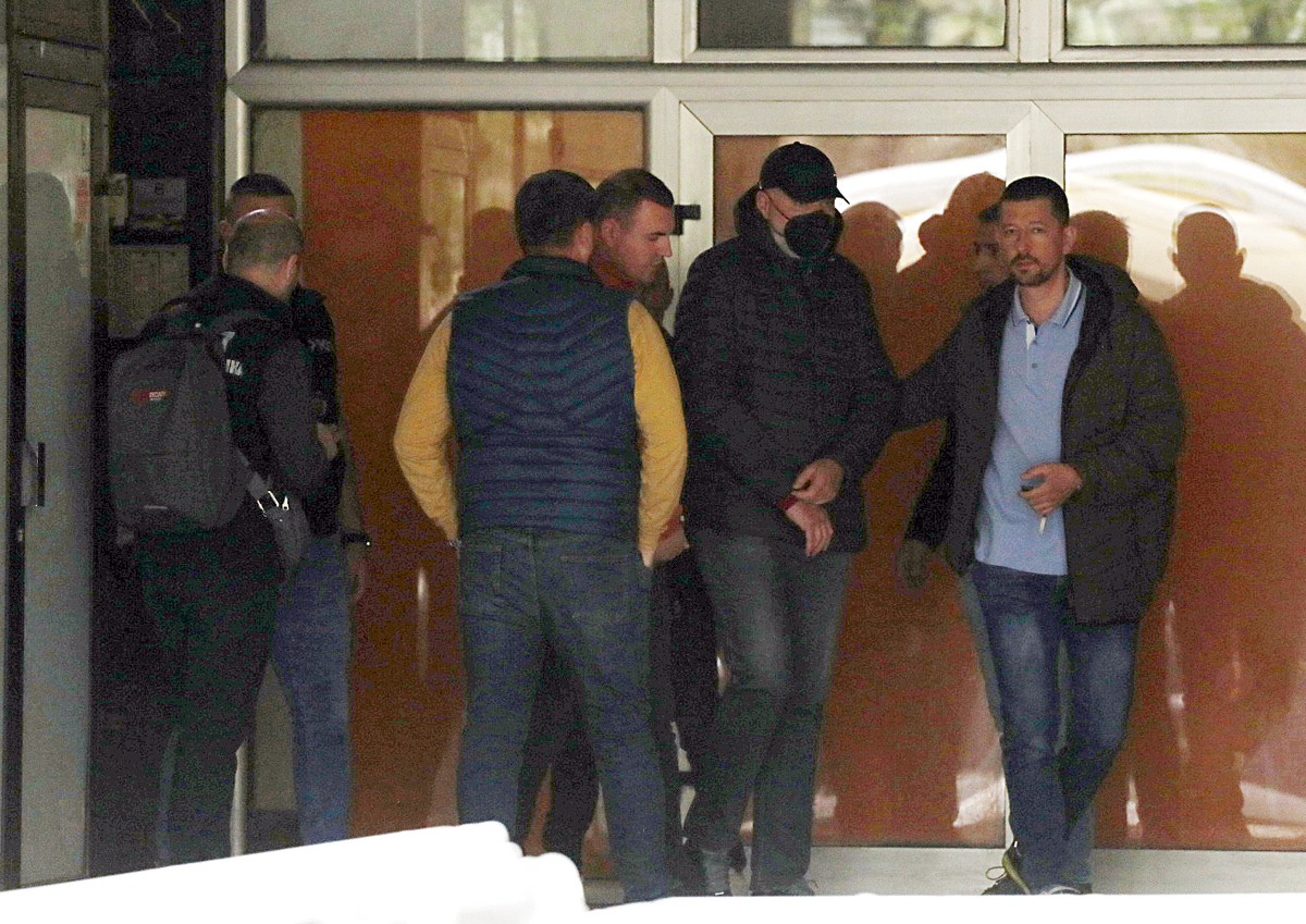 Majka dečaka tvrdi da je njen suprug smatrao da treba da sina upozna sa opasnostima koje nosi oružje