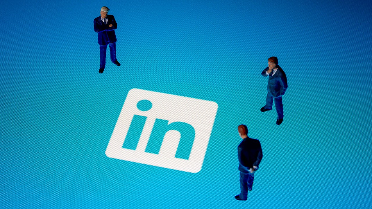 LinkedIn posiela AI obsah na druhú koľaj, na čo si dať pozor