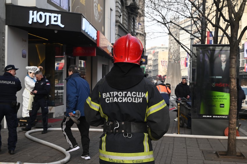 Požar u zgradi pored hotela na Terazijama