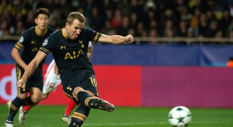 Tottenham Hotspur's striker Harry Kane kicks the ball against Monaco on November 22, 2016