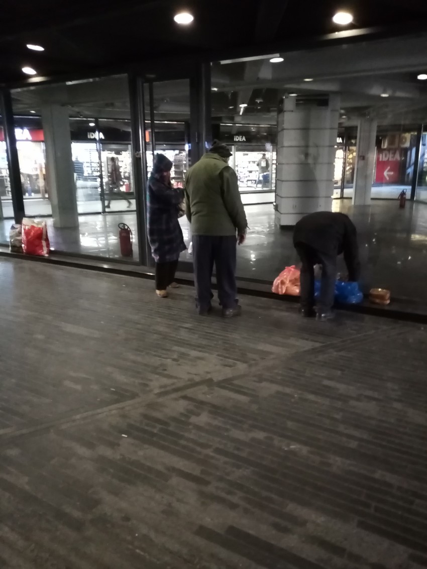 Pored hrane, najpotrebnije su im maske, rukavice, sredstva za dezinfekciju, kao i mesto gbe bi mogli da se okupaju