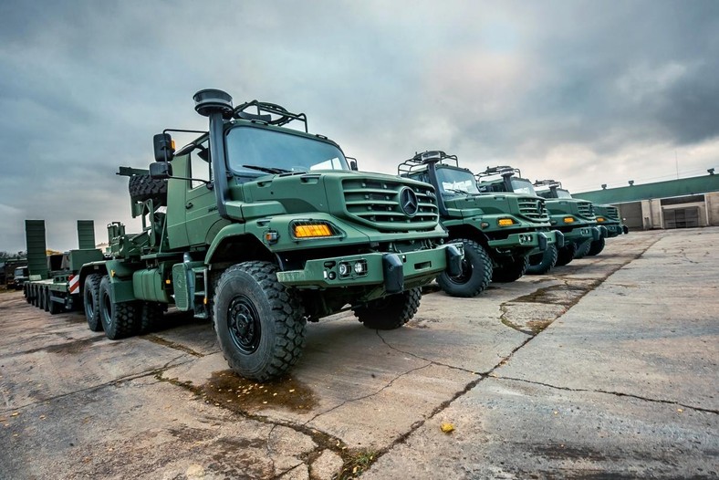 Wojskowy ciągnik Mercedes-Benz Zetros - Siły Zbrojne Litwy zakupiły identyczne pojazdy, jak Siły Zbrojne RP