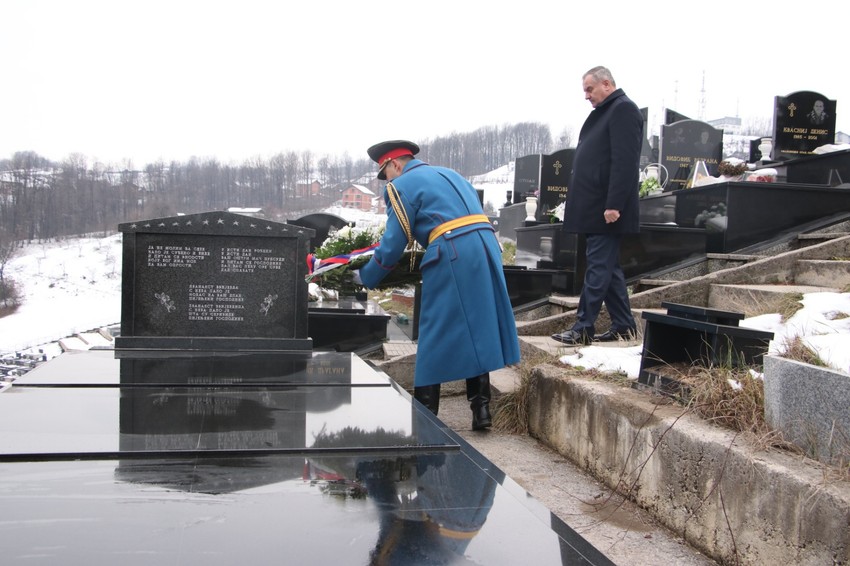 Polaganje venaca na spomenik 12 beba u Banjaluci 