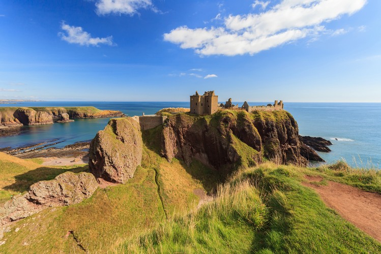 <strong>Zamek Dunnottar</strong>
<br></br>
Dunnottar Castle (szkocki gaelicki: Dùn Fhoithear, 