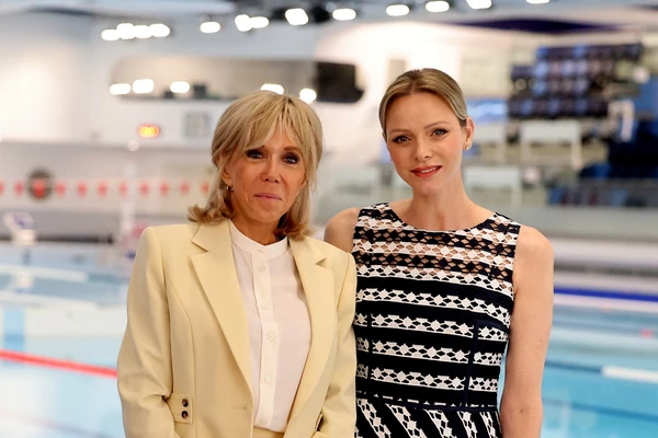 Brižit Makron posetila NAJTUŽNIJU PRINCEZU i svi se krste ŠTA JE OBULA za diplomatsku posetu - "Zar nisi imala ništa prikladnije?"