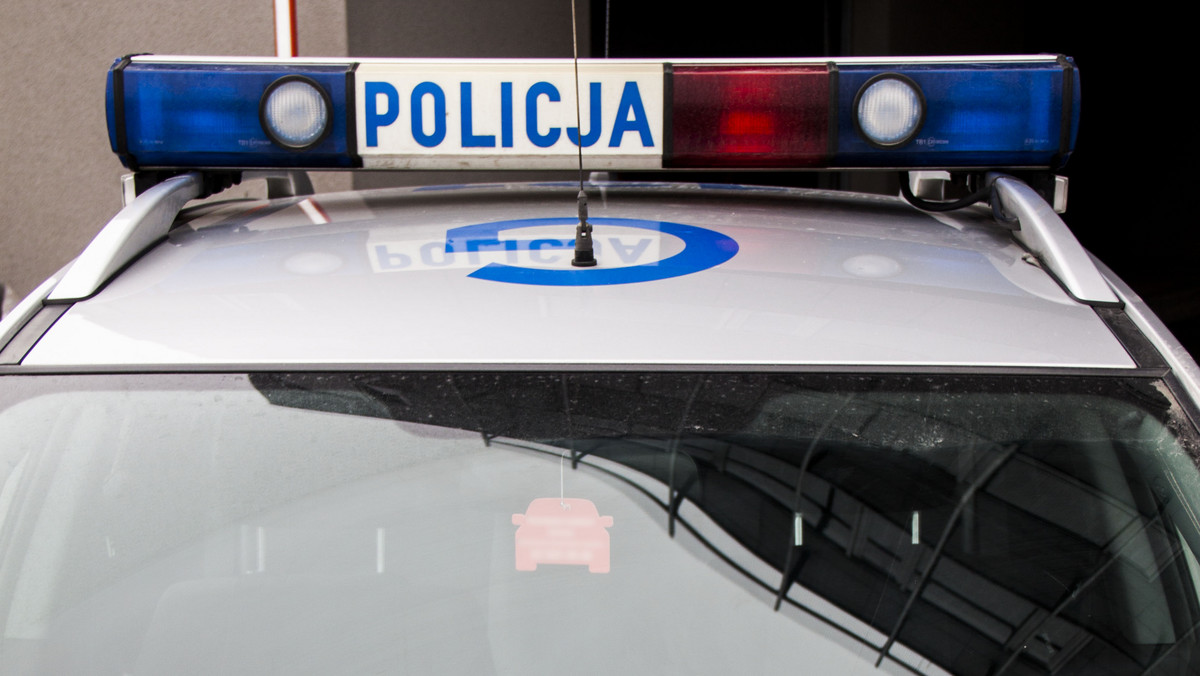 Policjanci zatrzymali 34-latka podejrzewanego o to, że prowadził bmw, które w weekend policjanci ścigali ulicami Łodzi. Okazał się nim więzień na przepustce. Podczas pościgu w zderzeniu radiowozu z mazdą zginął 41-latek, a dwóch policjantów zostało ciężko rannych.