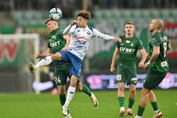 Sensacja! Stal sprytnie rozegrała rzut wolny. Śląsk przegrał drugi mecz z rzędu [WIDEO]