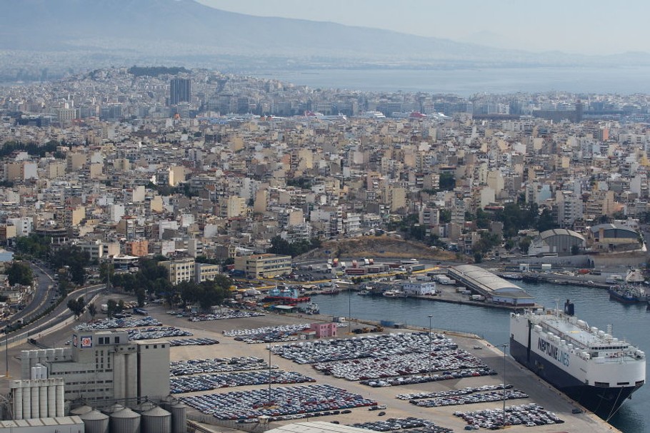 Melina Travlos stoi na czele Neptune Lines Shipping & Managing Entreprises. Jej flota, należąca do najstarszych i największych w regionie Morza Śródziemnego, chwali się jednymi z najnowocześniejszych statków – średni wiek jej jednostek to ok. 8,5 roku