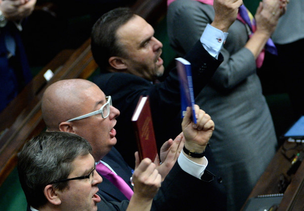 Po 6 godzinach zakończyli prace. Posłowie opracowali nowelizację ustawy o Policji