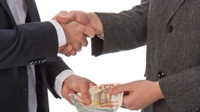 Mała czy wielka łapówka? Sąd okręgowy zajmie się każdą