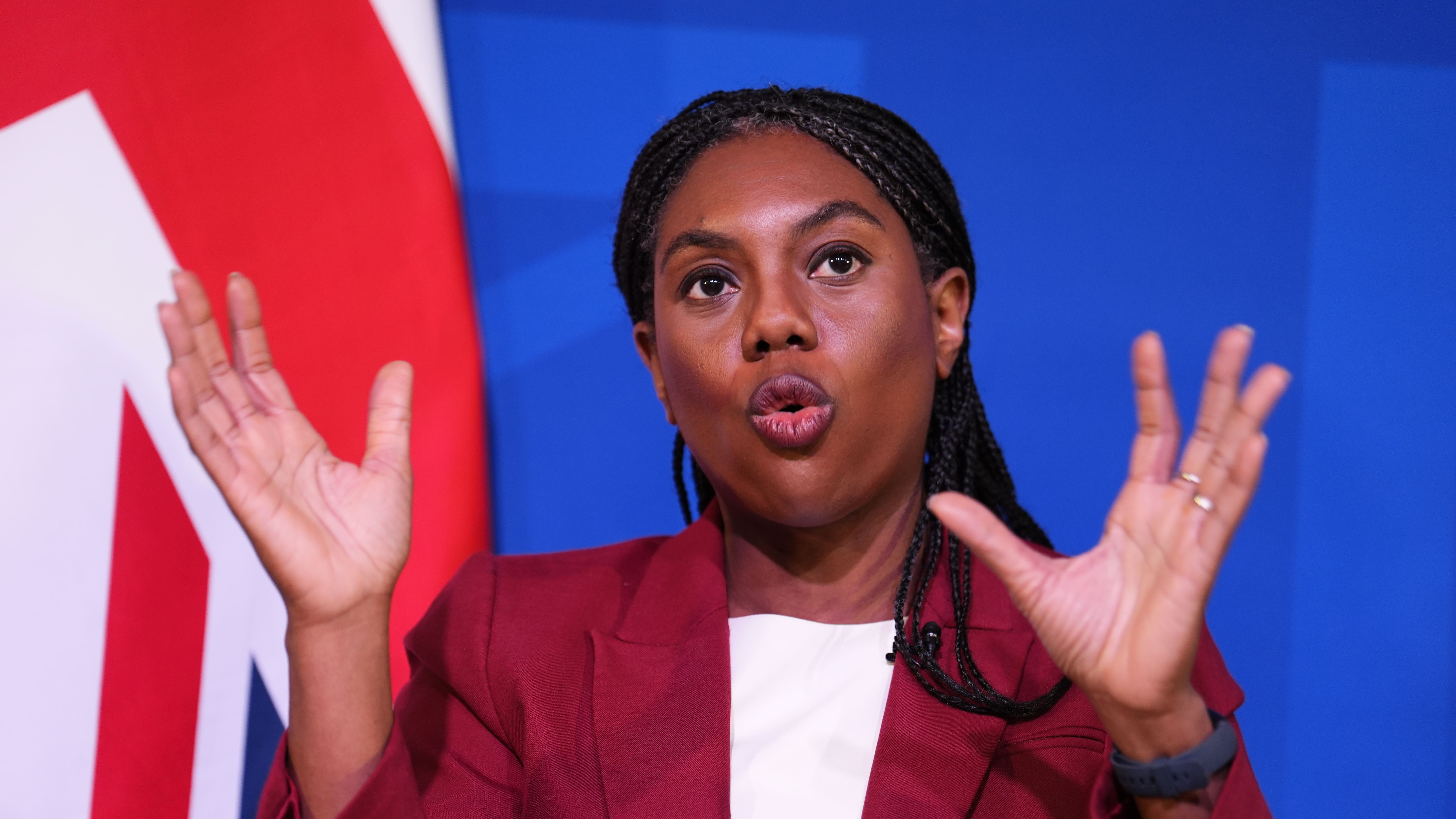 Badenoch accuses Reeves of market abuse, demands FCA investigation