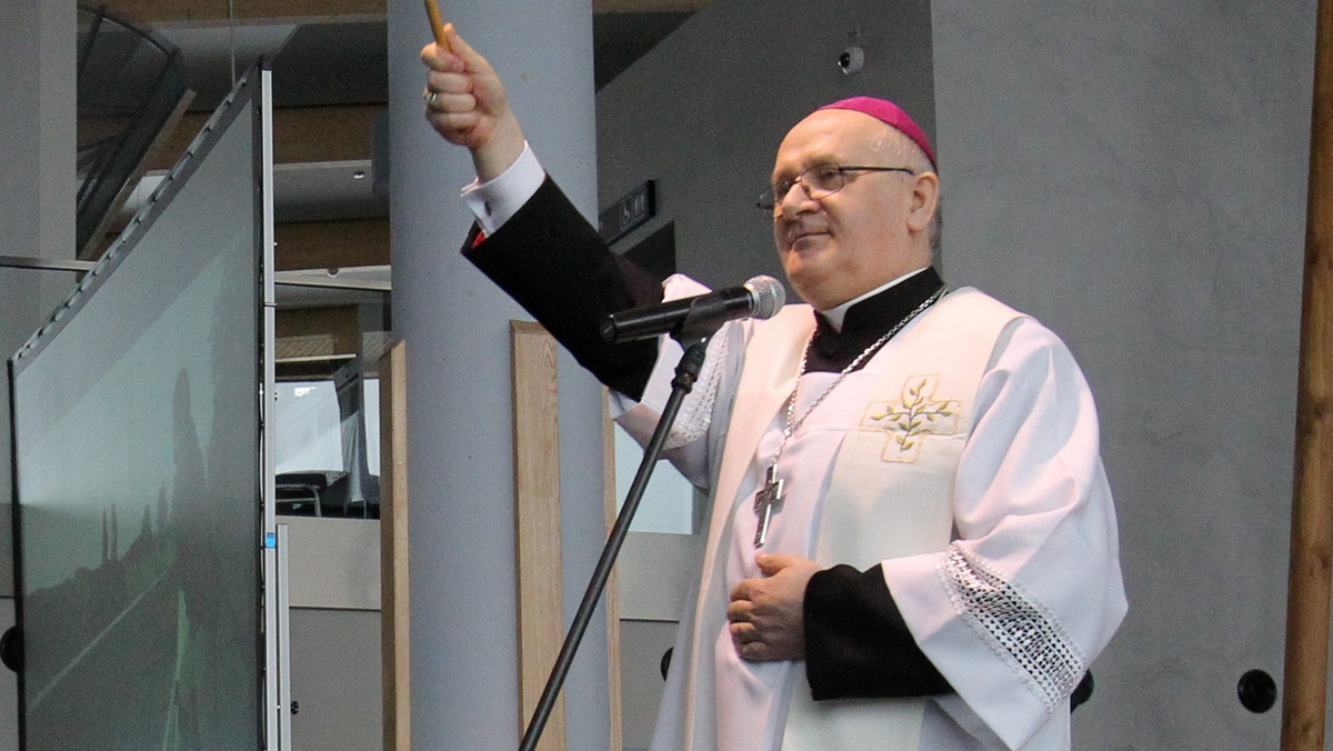 Abp Józef Górzyński w towarzystwie kapituły warmińskiej i mieszkańców Warmii przekroczył we wsi Bałdy bramę nazywaną Wrotami Warmii. Przez podobne bramy przez wieki wjeżdżali na Warmię wskazywani przez polskiego króla biskupi.