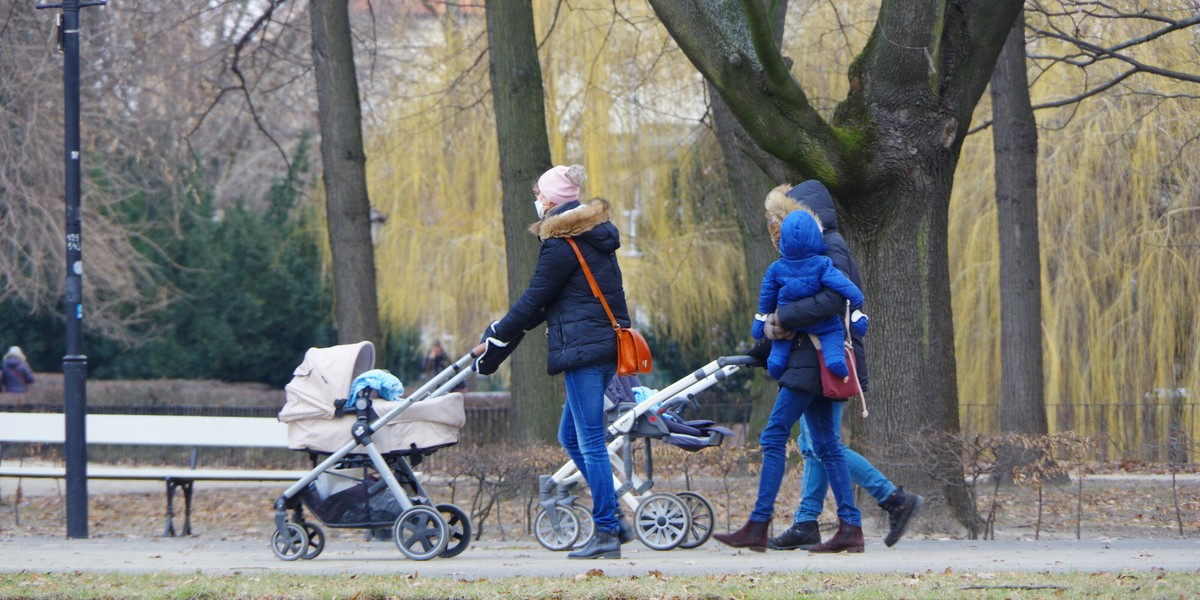 Rodzice przynajmniej dwójki dzieci od stycznia mogą się ubiegać o 12 tys. zł w ramach rodzinnego kapitału opiekuńczego. Ale wielu z nich nie wie, że pieniądze przysługują nawet na dzieci, które skończyły już rok lub dwa lata.