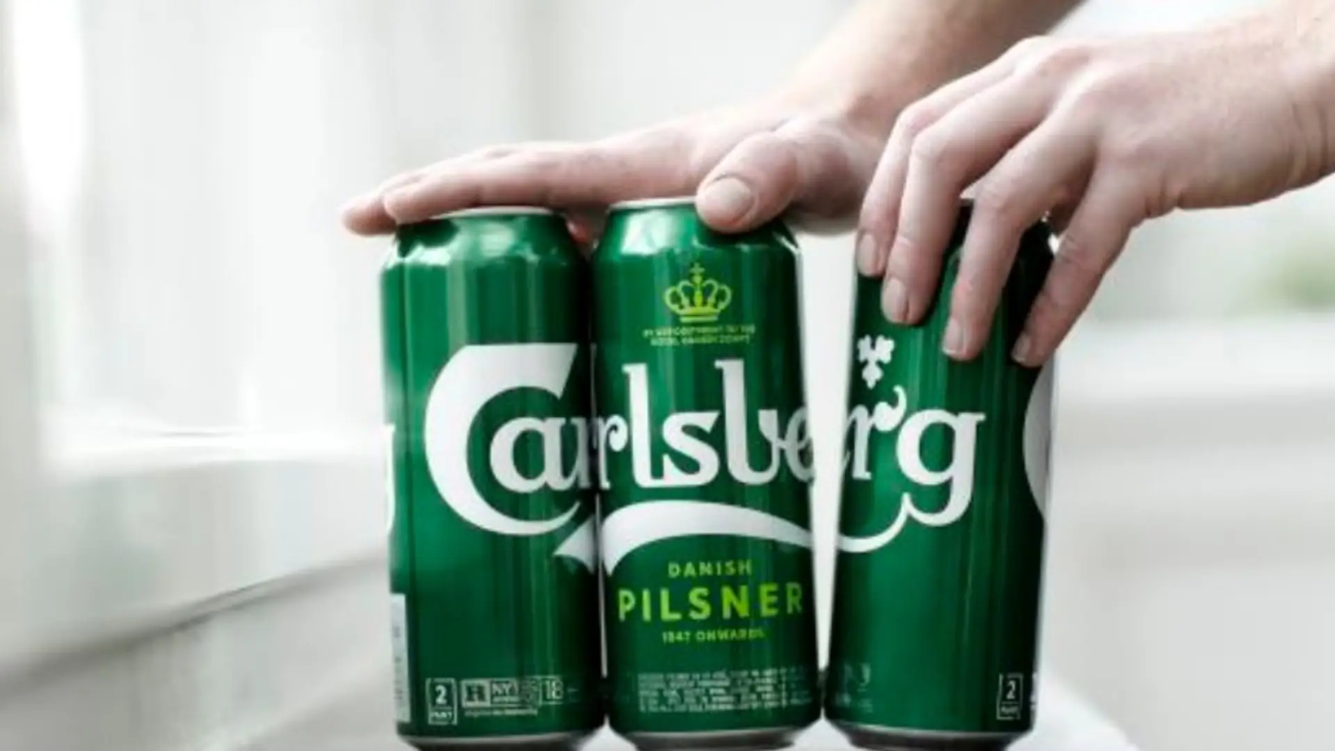 Carlsberg walczy z niepotrzebnym plastikiem. Przedstawia nowy sposób pakowania piwa