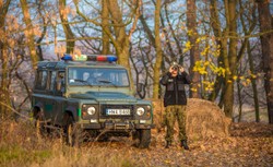 Nielegalni imigranci zdemolowali busa. SG pokazuje NAGRANIE