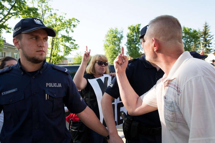 Szarpanina na spotkaniu z Morawieckim. W ruch poszły ręce!